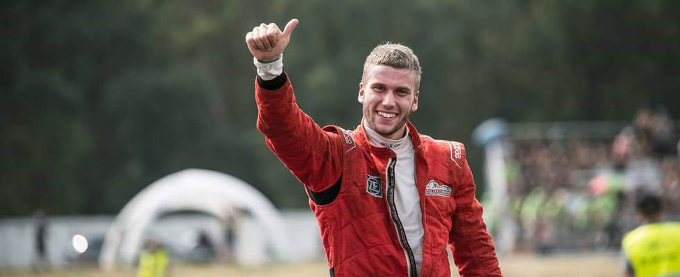 Tim Drumske Strele slavi rezultat na Formula Student takmičenju.